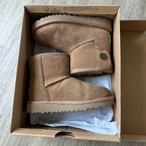 Girl Ugg’s